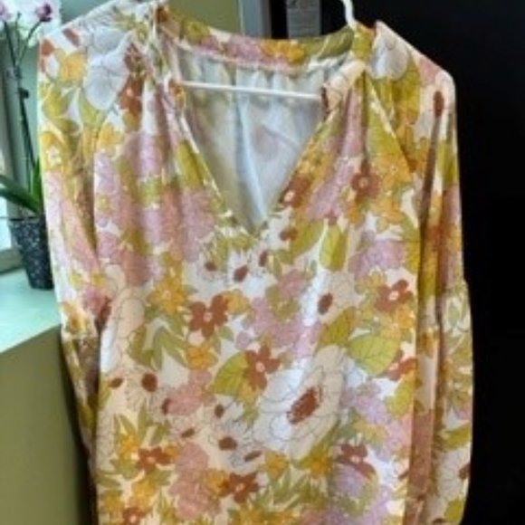 Flowery Top - Picture 1 of 2